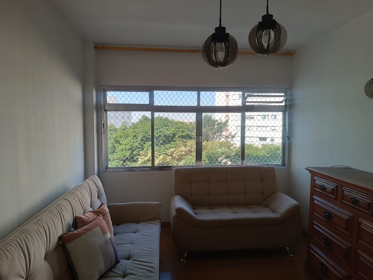 Sala com vista para área verde da Avenida Braz Leme